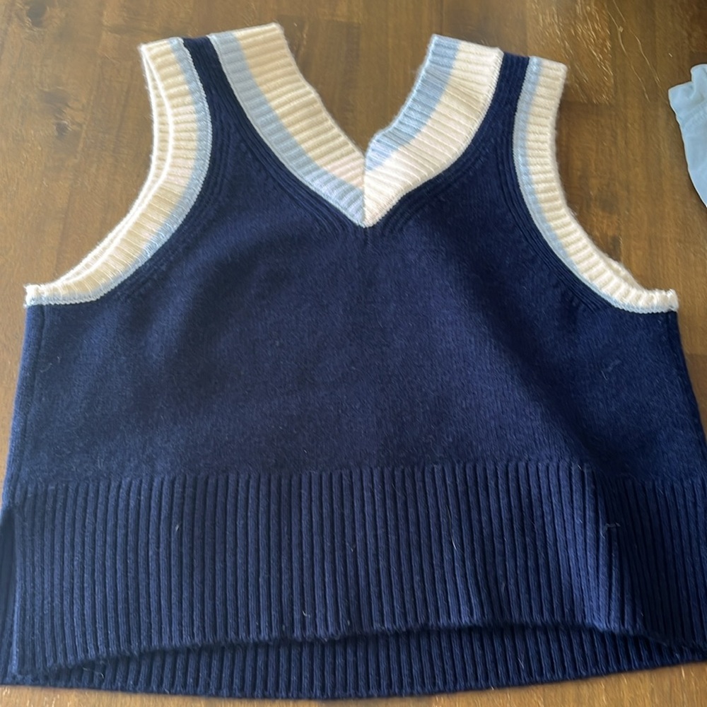 Solid & striped Navy Blue and White V-Neck Sweater Vest small - Picture 5 of 6